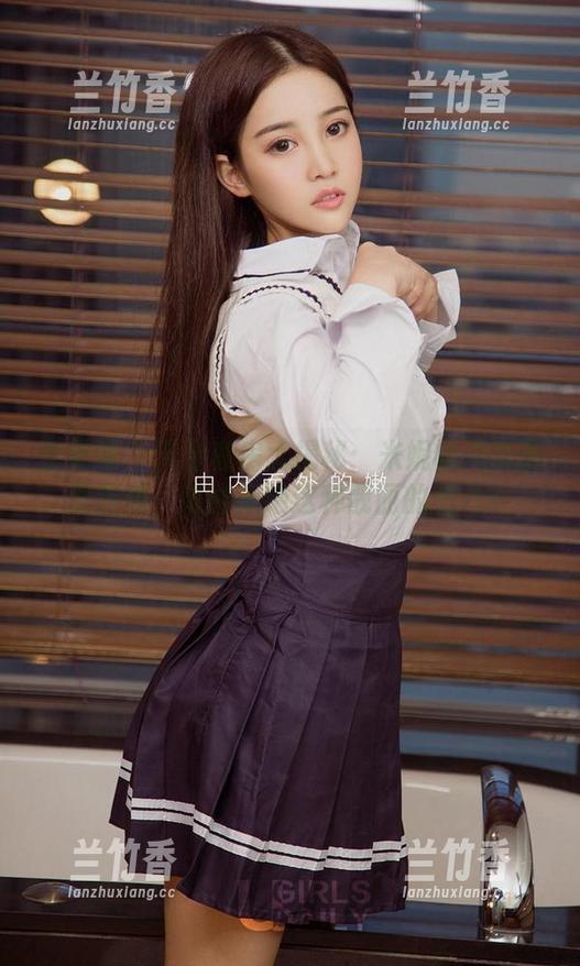 尤果网 - 天台私房大揭秘：米妮被风吹得飘飘然，谁能拒绝这种靓丽的图片？