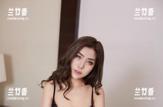 尤物馆-Cris_卓娅祺 尤物馆 - Cris_卓娅祺的最新旅拍,一阵风似的炸裂在我眼前,好吧,我又想旅行了。