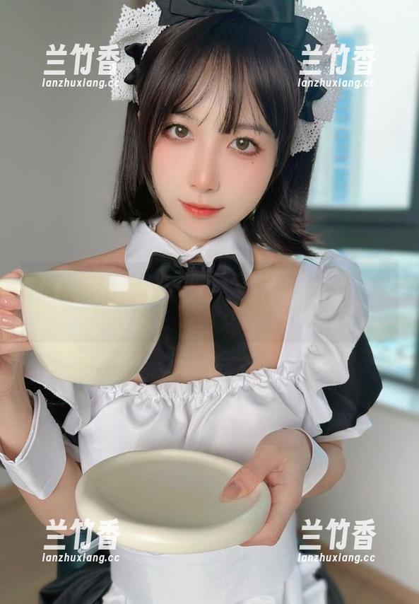 看了这组布丁大法的白毛女友写真，果断预定一个cos服！