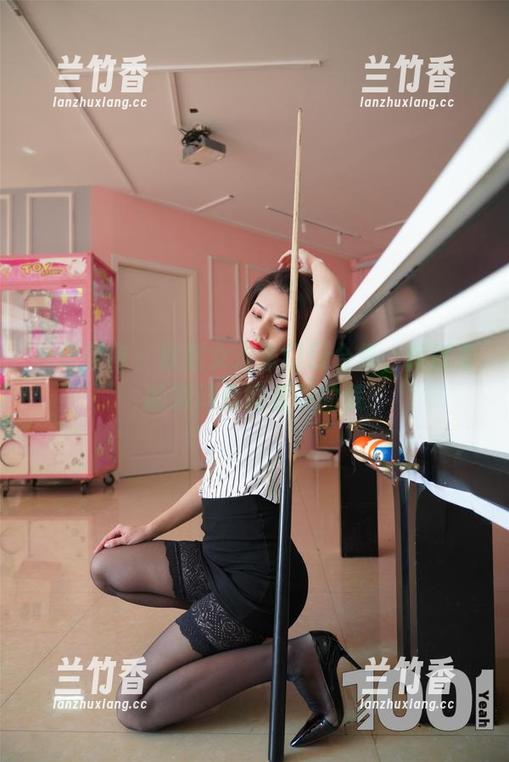 异思趣向-秋秋 异思趣向 - 秋秋女友家门口合集,转过身的瞬间你能看见的美