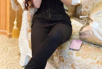 推女郎 – 礼服写真集，Lina居然一眼就没被我看出来，我以为是从哪个时装周上来的模特。