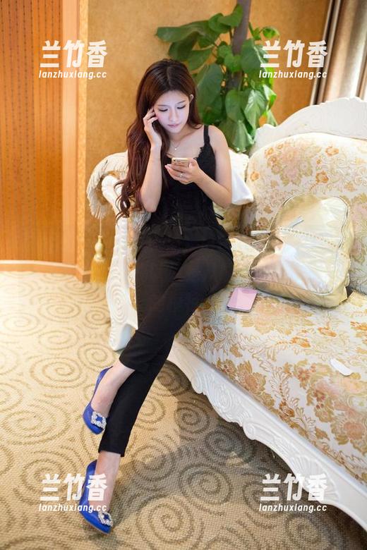 推女郎 - 礼服写真集，Lina居然一眼就没被我看出来，我以为是从哪个时装周上来的模特。