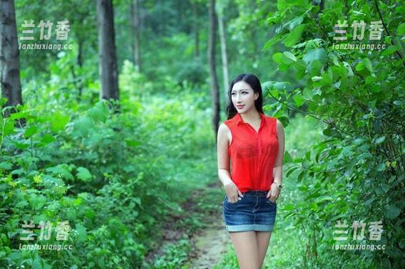 推女郎 - 最新图集：安沛蕾的JK，懂得多一点，有趣的絮叨上场了