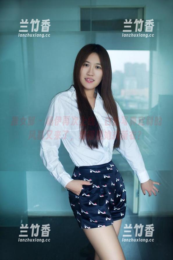 推女郎 - 杨伊再次上线，白丝写真定制的风暴又来了，难得见她换新衣？