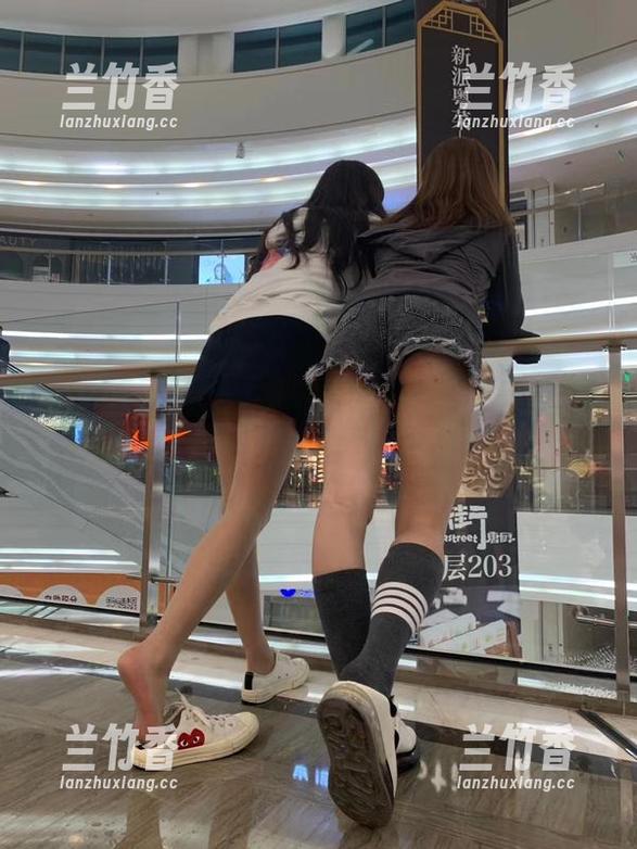 微密圈 - 无敌哒小姨妈：全套内衣写真，难道我该买份保险吗？