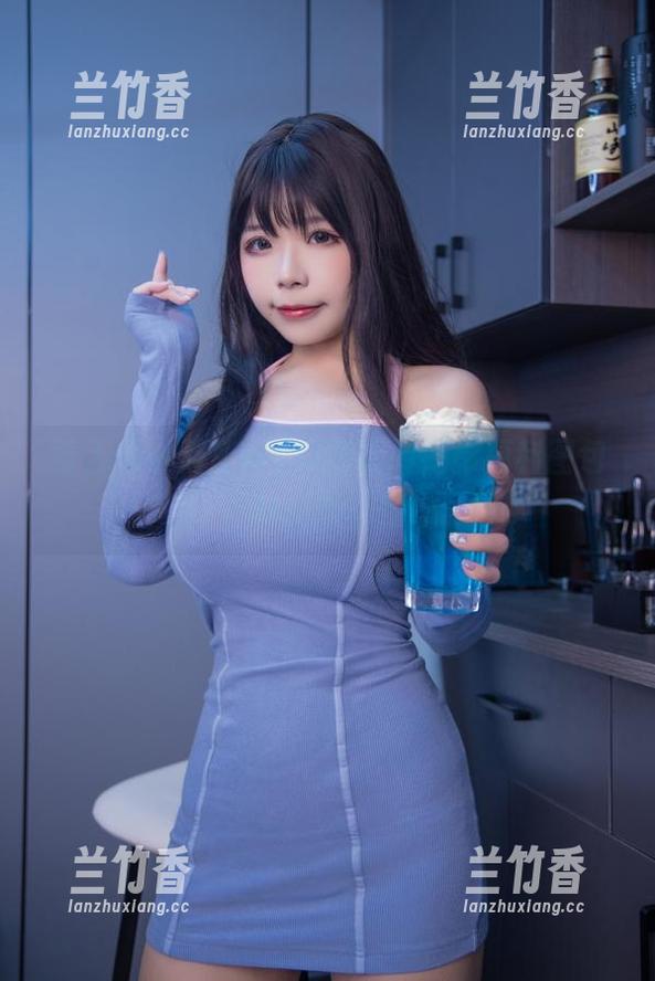 看无颜小天使wy如何玩转绝影福利图包，科幻感十足呦