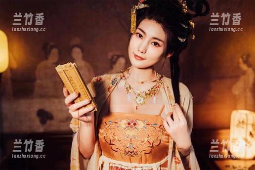 随手一翻星澜是澜澜叫澜妹呀旗袍cos图集，我仿佛也穿上了那件衣服