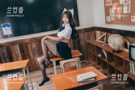 杏仁曲奇，带你直达眼镜娘的高叉魅惑！网盘下载走起！