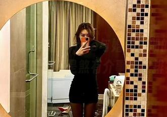 微密圈 – 林子喵Lynne与婚纱图册的相遇，算是巧合还是煞有介事的安排？
