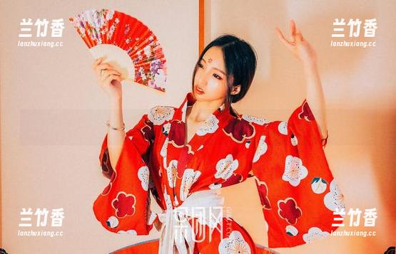 果团网-龚玥菲 果团网 - 最新龚玥菲黑白套图:能不能稍微给点彩呀?