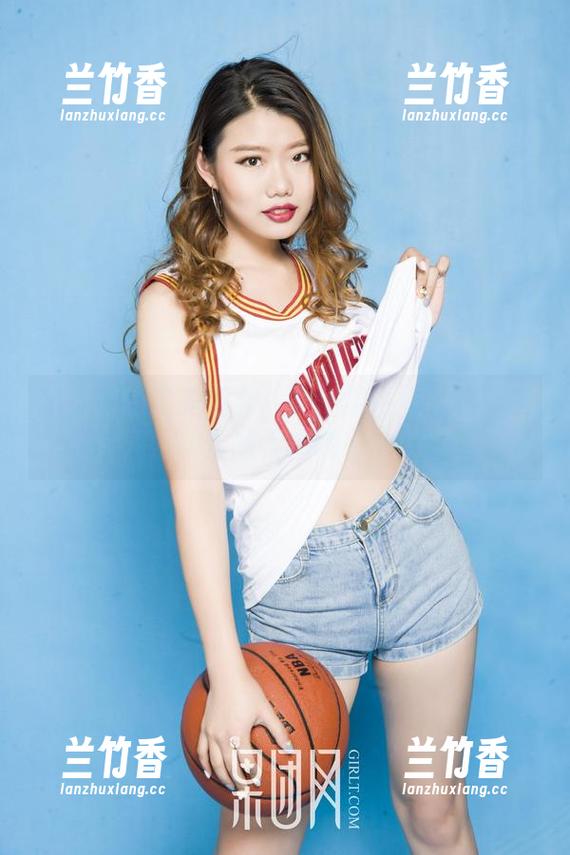 果团网 果团网的完美组合:女仆学生旗袍和配套资源大揭晓!
