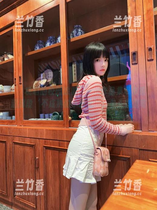 “桜桃喵的校园涂鸦”——作品集带你重温那段‘不成熟的小时光’，拳头紧握笔来。