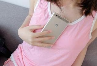 森萝财团 – 80D白丝合集：卉子在这组图片中是逆风飞翔，篮球的影子全无！