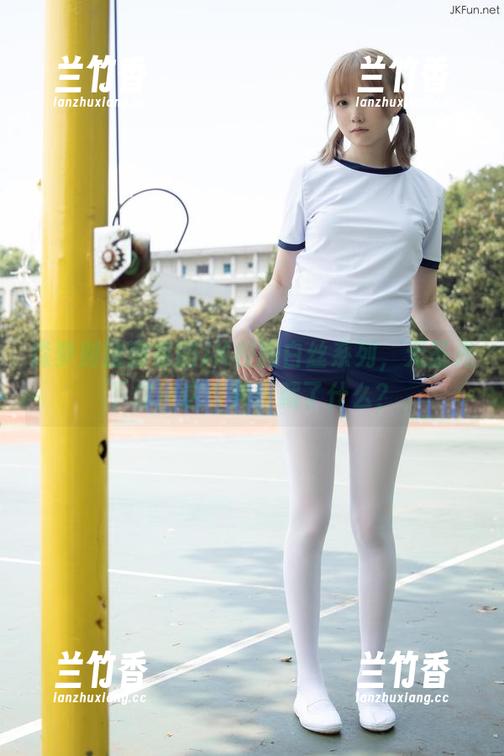 森萝财团独家的JK校服白丝系列，无圣光下你猜这张美图藏了什么？