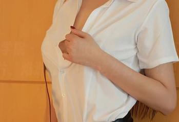 模范学院 – 我在看欧阳美萱的婚纱高清图片，难道婚纱也能这么有气质？！