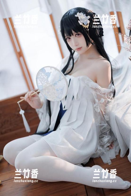 樱落酱w的德丽莎写真，那个神秘的眼神我能打几个转？