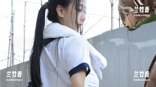 浅安安 在黑色的海洋里漫游,浅安安壁纸合集让人沉醉