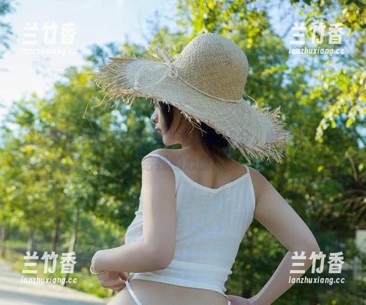 浅安安搭短裤，好吧这图集我给98分，剩下的2分留给我的心脏！