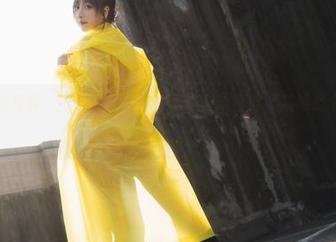 看浅安安的写真，青涩的风味惹得别人满脸青涩，果然是个摄影资源！