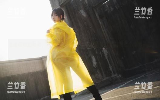 看浅安安的写真，青涩的风味惹得别人满脸青涩，果然是个摄影资源！