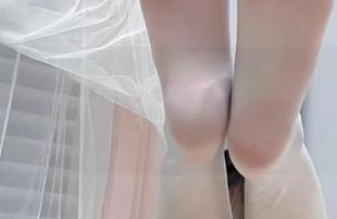 微密圈 – 火龙果羊最新图包，白衬衫穿得像新娘子，只差送上花束了。