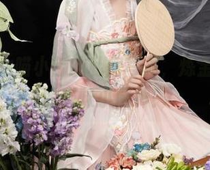 爆机少女喵小吉的私房写真，炼金工房里的猫咪小厨神！