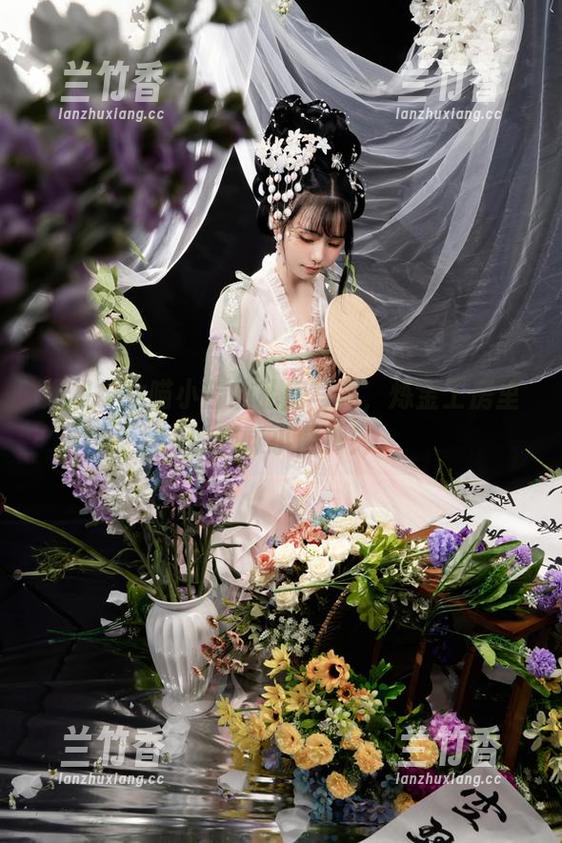 爆机少女喵小吉的私房写真，炼金工房里的猫咪小厨神！