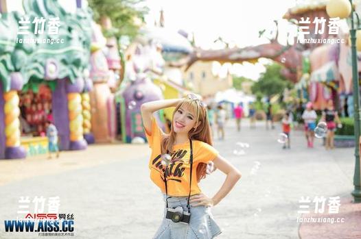 爱丝 - 索菲的女友？看看这系列图片，完全不想心疼她了。
