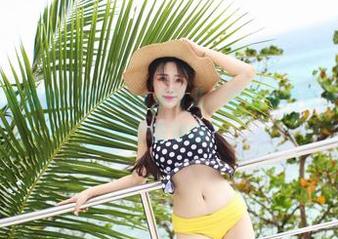 爱蜜社 – 吊带图包：Flower朱可儿，能想象她穿上吊带后的每一个眼神吗？