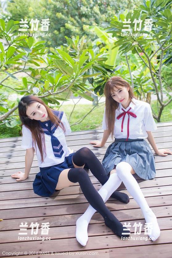 爱蜜社-张思允 爱蜜社 - 张思允私房写真:天台的迷失时光,眼神里藏着故事?