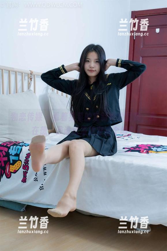 物恋传媒-菜菜 物恋传媒 - 看着菜菜的定制婚纱图集,我在想,是谁批准她穿这个的?