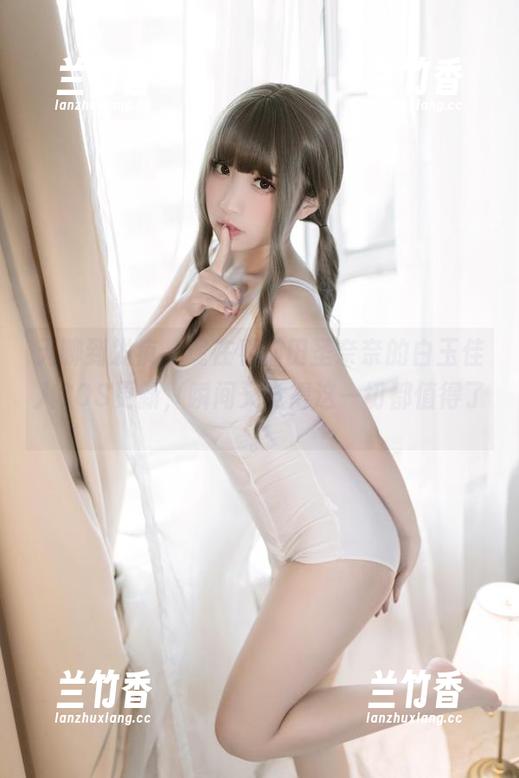 无聊到发疯，现在看猫田圣奈奈的白玉佳人COS更新，瞬间又觉得这一切都值得了。