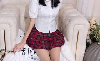 甜予摄影 – 小云的白棉袜原图，壁纸里的小逗趣你见过吗？