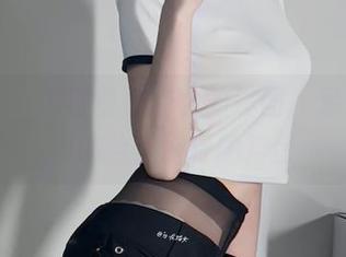 微密圈 – 透过白龙猫女的美图，足底透露出的恰到好处的声音