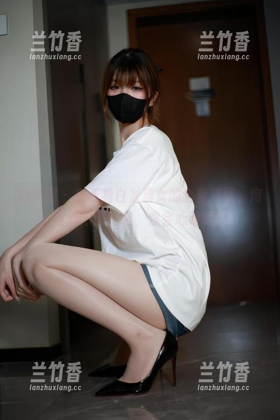 微密圈 - 来看看白龙猫女的全套演绎，肉丝秀禾服图包，你会心动吗？