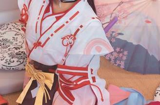 不说真的，神乐坂真冬的高跟鞋就在那儿，正版高清，抓紧时间点赞吧。