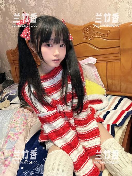 在照片里轻盈跳跃的兔子，搭上神沢永莉的黄色吊带，果然是顶级套图！
