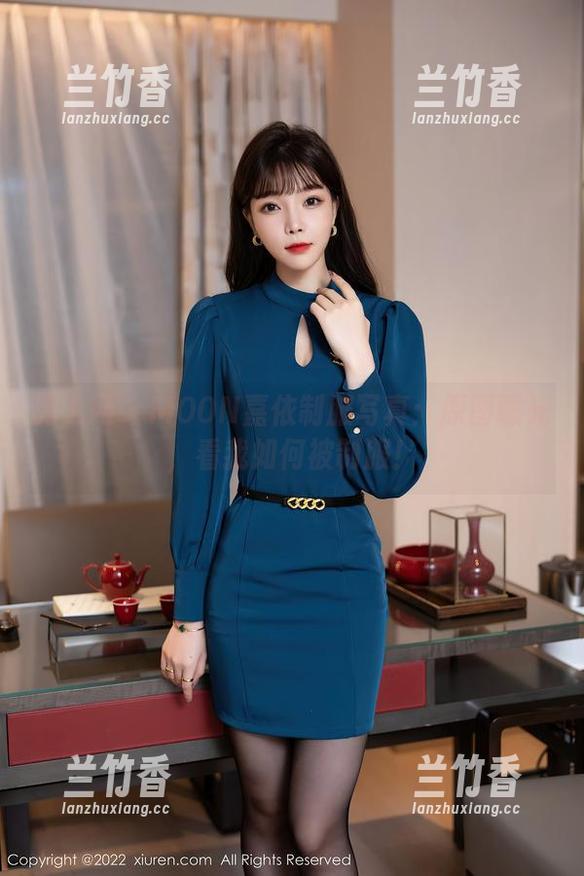 秀人网-MOON嘉依 秀人网 - MOON嘉依制服写真:原图曝光,看我如何被制服!