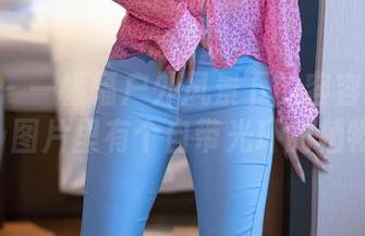 秀人网 – 一幅幅户外风景下的容容容Alice，图片里有个自带光环的植物？