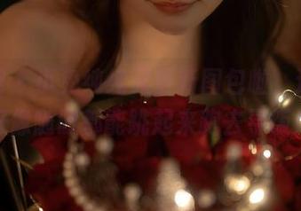 秀人网 – 小兔纯纯又更新图包啦，这女孩好像随时都能跳起来跑去寻饭！