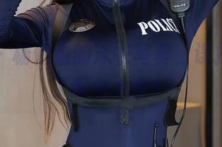 秀人网 – 杨倩倩的泳衣写真，误打误撞成了配色大会！