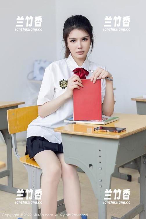 秀人网 - 幸好有郑颖姗Bev的兔女郎，无圣光下也能展现她的风采。