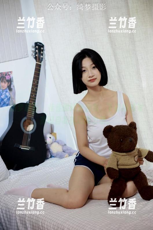 绮梦摄影 - 佳佳的短裙合集，下载前请准备好自我抗压能力哦。