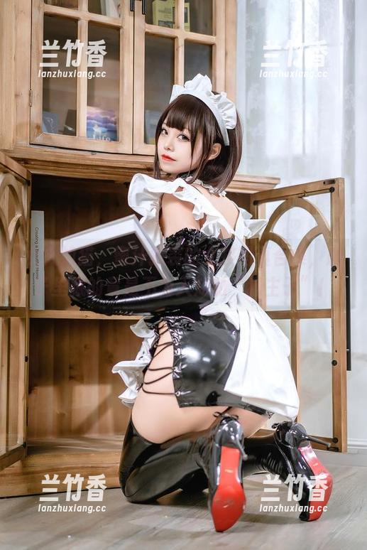 女人如猫，蜜汁猫裘的女孩写真合集，肚子里藏的竟是不为人知的“猫主子”！