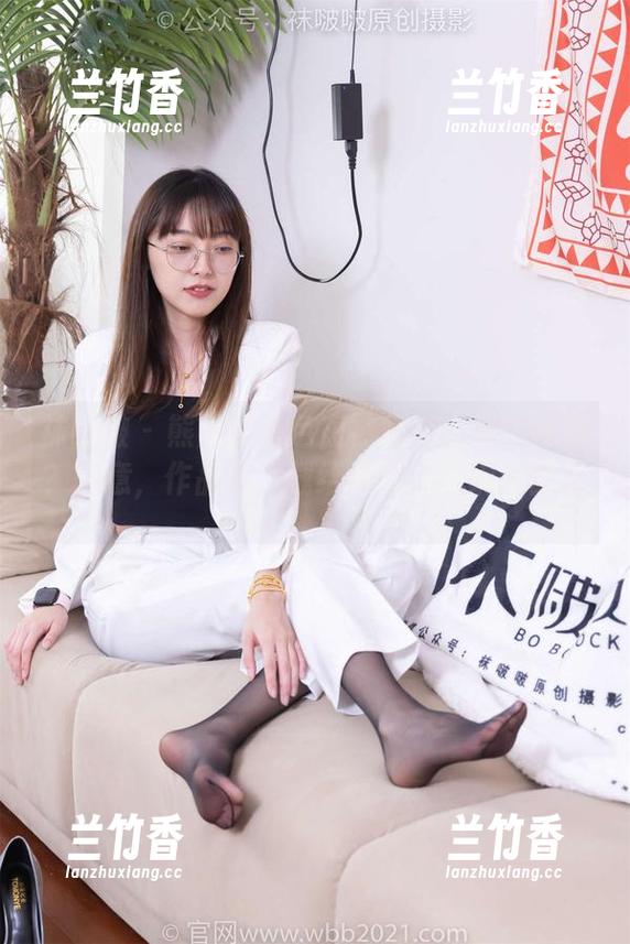 袜啵啵 - 熊熊的蓝色短袜坚持自我：踩脏？随意，作品集下载给你不同凡响的暗示。