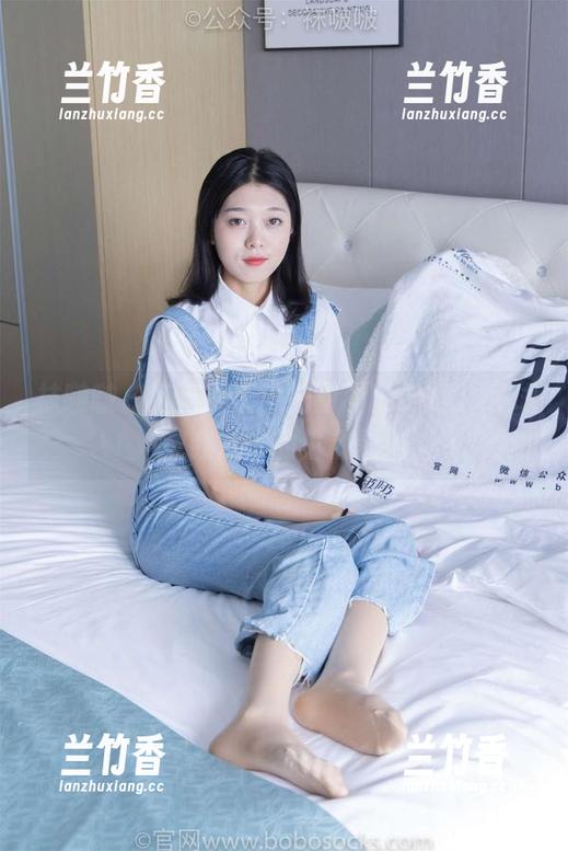 袜啵啵 - 高清美图中的甜甜圈学姐，绝对是我心中的小精灵！