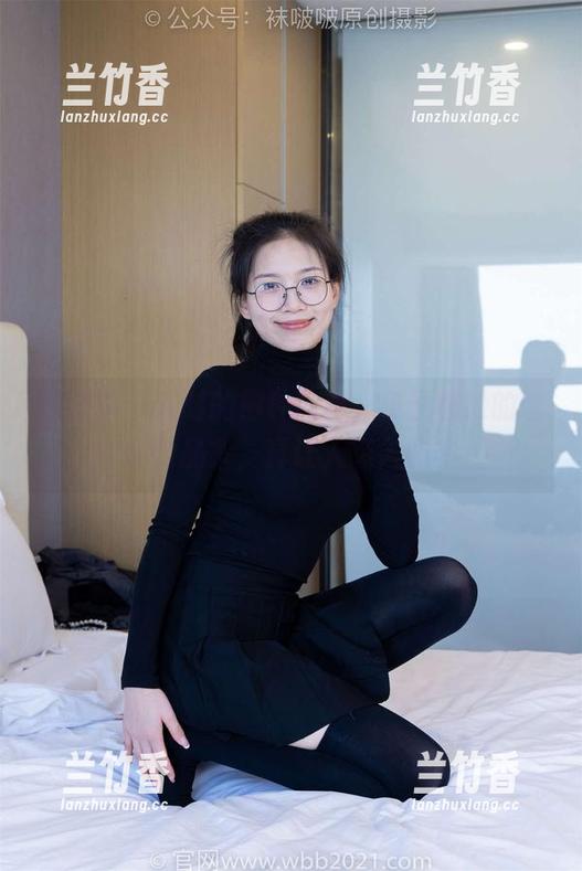 袜啵啵 - 儿时的那种纯真，稚予和她的瑜伽作品集，真让人想入非非