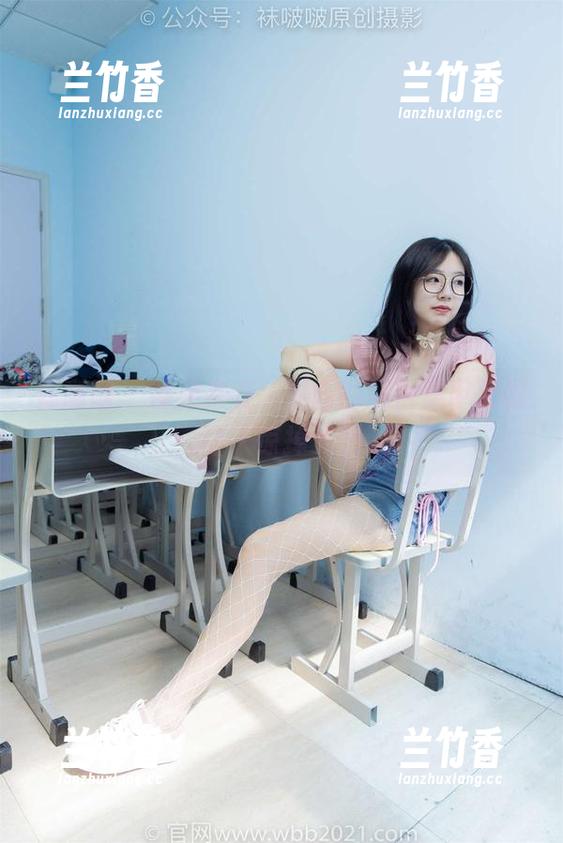 袜啵啵 - 裸足来袭，糯米的黑白美甲原图让人惊掉下巴