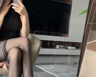 微密圈 – 这组照片里金希儿的礼服，是我想象中最完美的但一看到就想打滚哈哈