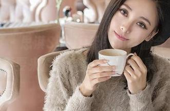 青豆客 – 思淇Sukiii带来的制服合集，你要不要来猜猜这些衣服的故事呢？